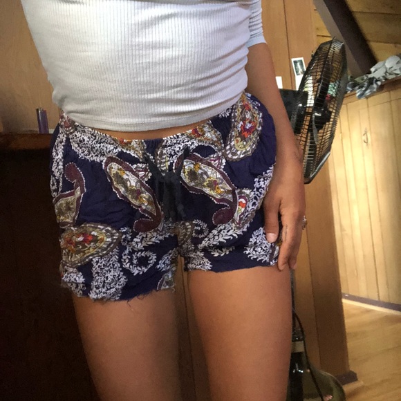 Patterned soft shorts - Picture 2 of 2